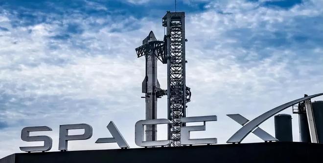 马斯克刚建党两天就遭重击,SpaceX项目被叫停,殃及美国太空计划